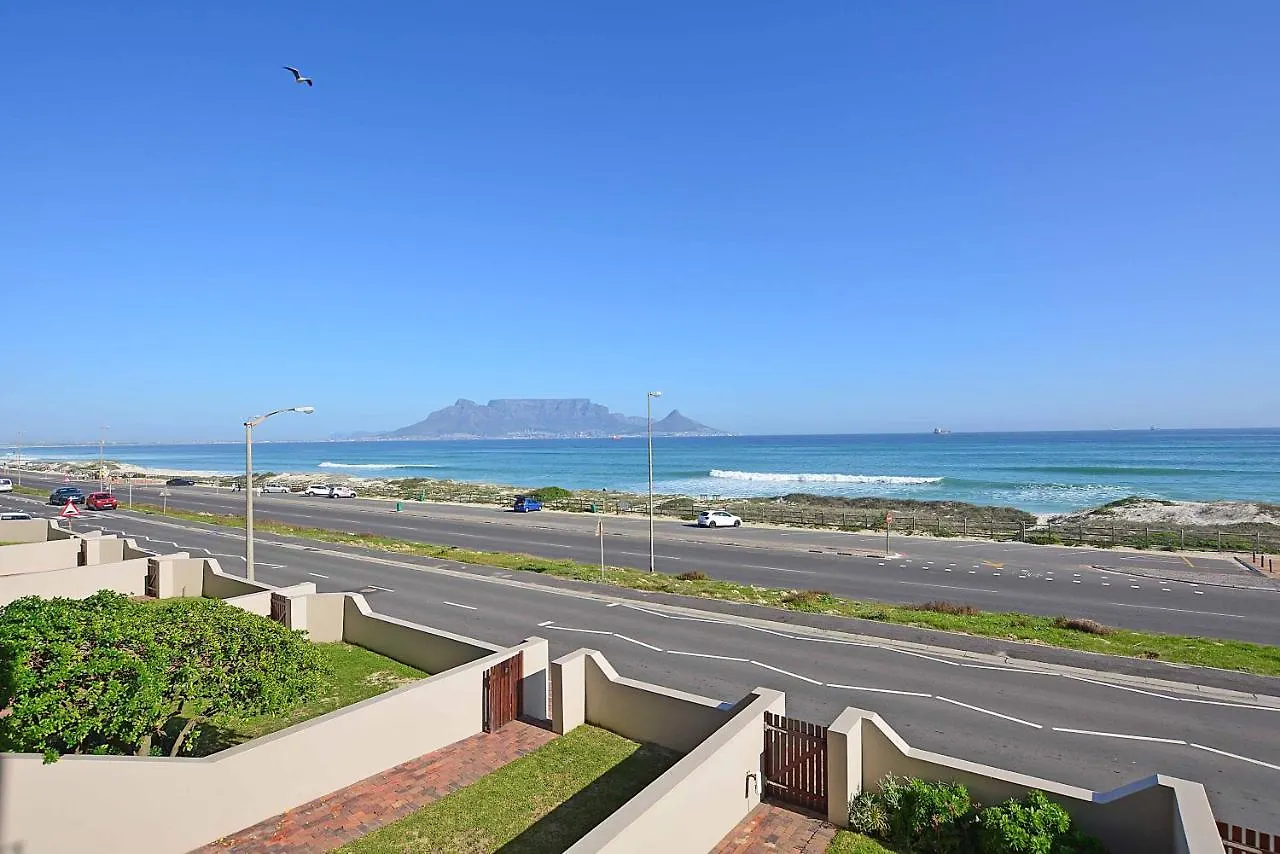 Waves Apartment Bloubergstrand