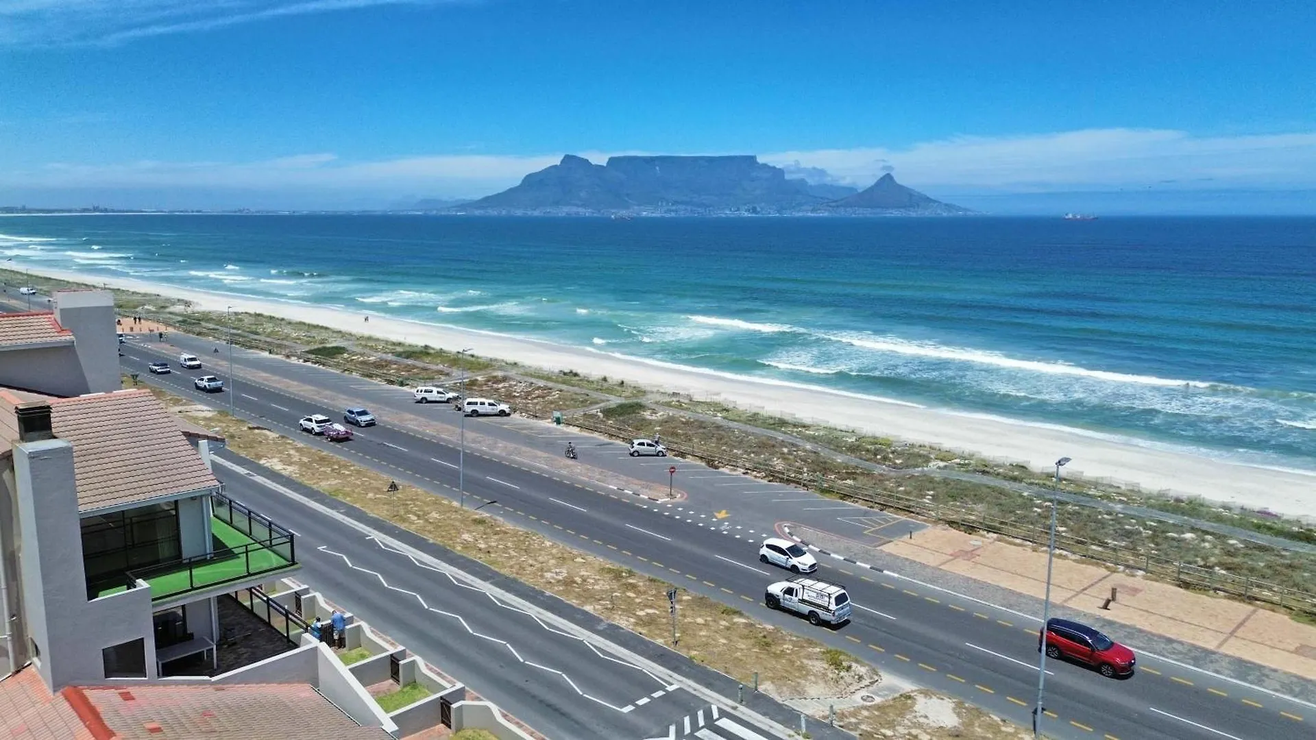 Waves Apartment Bloubergstrand
